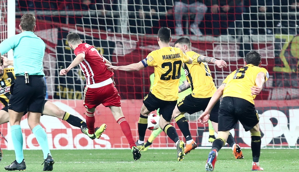 Ολυμπιακός-ΑΕΚ: «Ερυθρόλευκο» προβάδισμα με Φορτούνη! (photos)