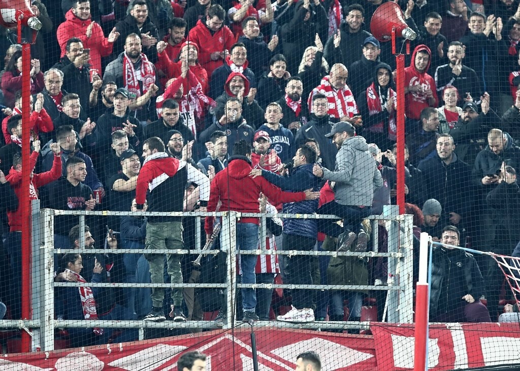 Ολυμπιακός-ΑΕΚ: Ο Καστίγιο στη Θύρα 7 (photos)