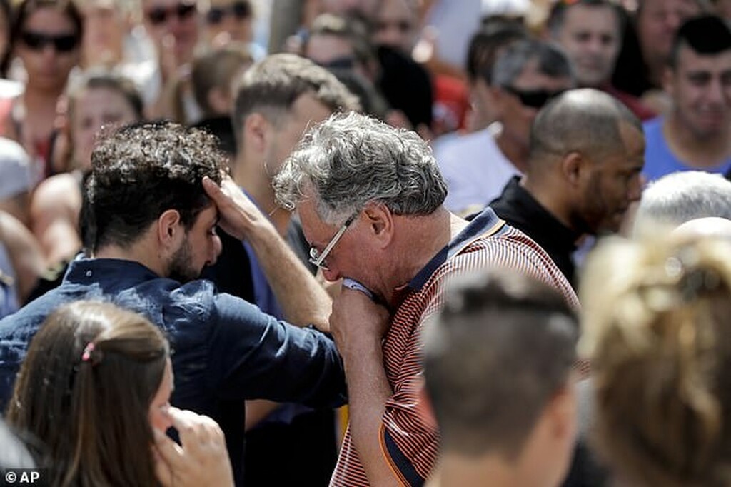 Ράγισαν καρδιές στο τελευταίο «αντίο» του Σάλα (photos)