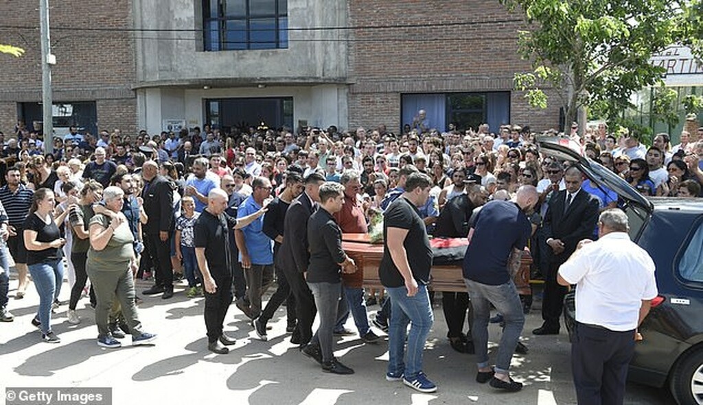 Ράγισαν καρδιές στο τελευταίο «αντίο» του Σάλα (photos)