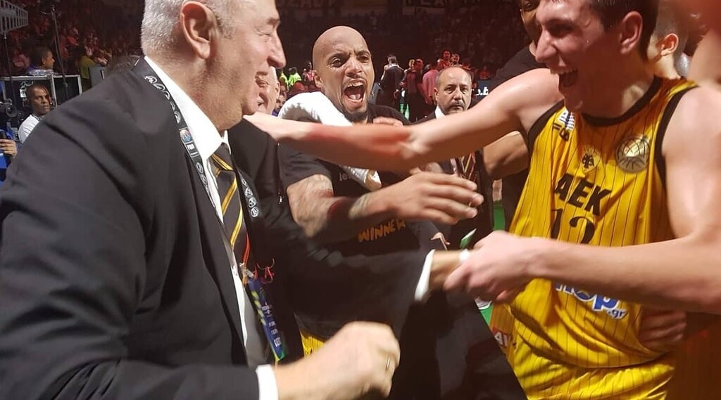 ΑΕΚ – Φλαμένγκο: Το respect του Μπάνκι στον Σάκοτα με μια συγκλονιστική κίνηση! (photos)