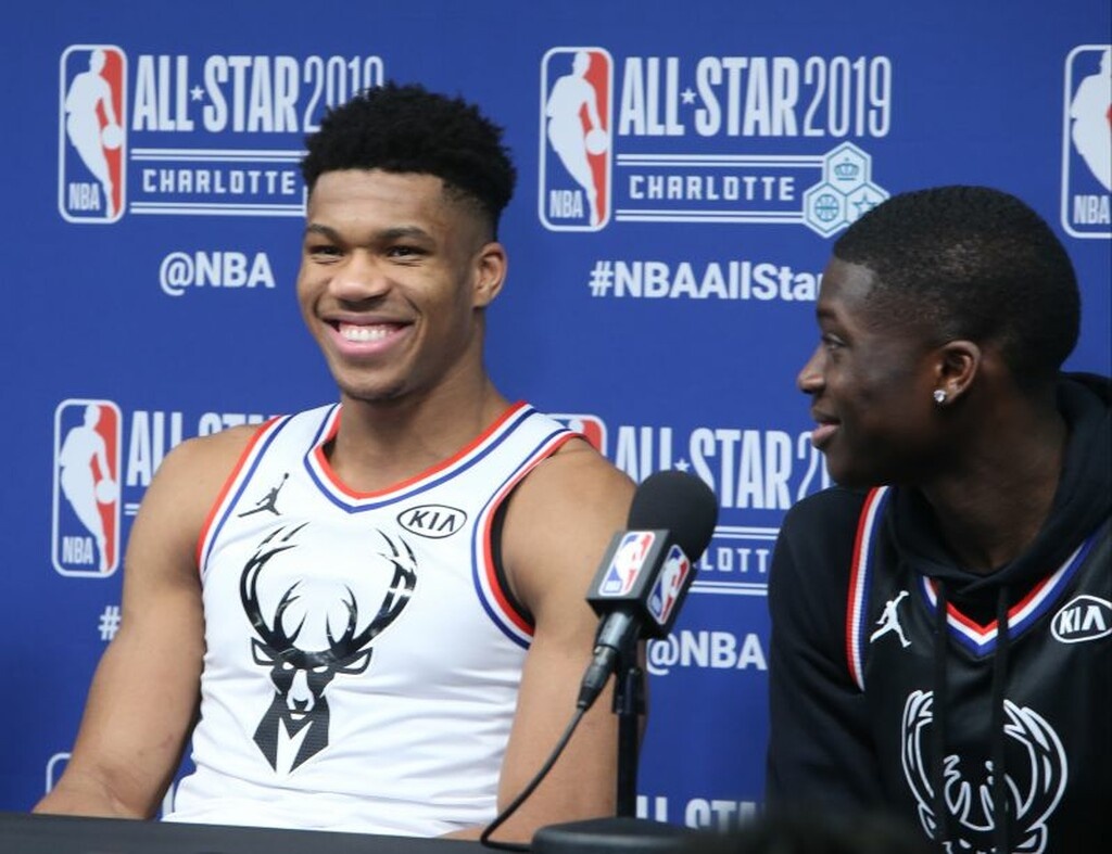 Αυτός είναι ο αγαπημένος τραγουδιστής του Γιάννη Αντετοκούνμπο (photos+video)