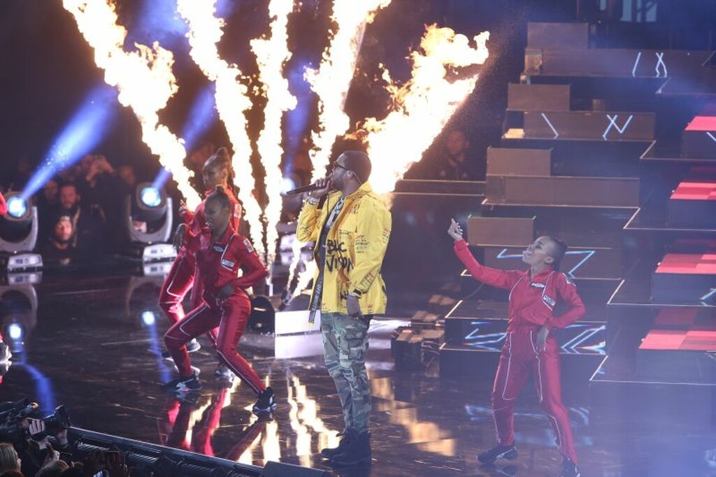 Αυτός είναι ο αγαπημένος τραγουδιστής του Γιάννη Αντετοκούνμπο (photos+video)