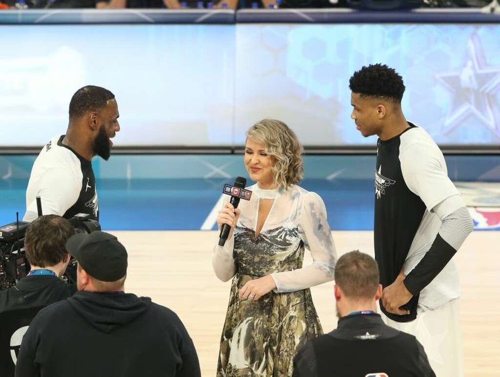 Αυτός είναι ο αγαπημένος τραγουδιστής του Γιάννη Αντετοκούνμπο (photos+video)