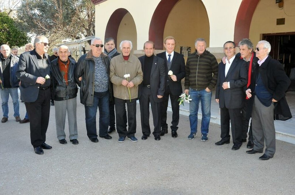 Ο παλαίμαχος που κηδεύτηκε με τη σημαία του Ολυμπιακού (photos)