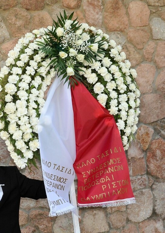 Ο παλαίμαχος που κηδεύτηκε με τη σημαία του Ολυμπιακού (photos)