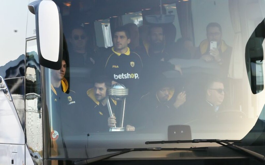 Στην Αθήνα η… Παγκόσμια ΑΕΚ μέσα σε αποθέωση! (videos+photos)