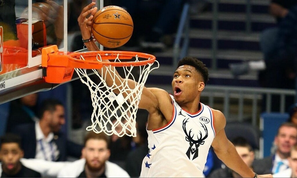 NBA: Τρέλανε τον… πλανήτη το κάρφωμα του Αντετοκούνμπο! (video+photos)