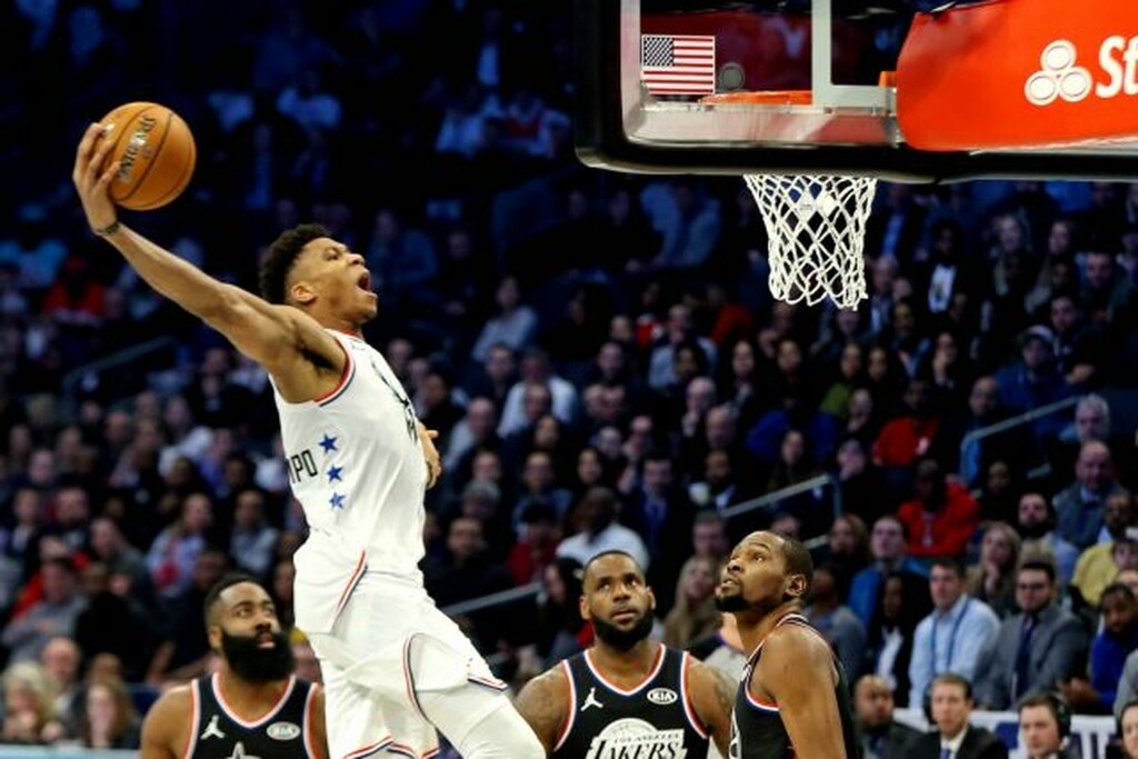 NBA: Τρέλανε τον… πλανήτη το κάρφωμα του Αντετοκούνμπο! (video+photos)