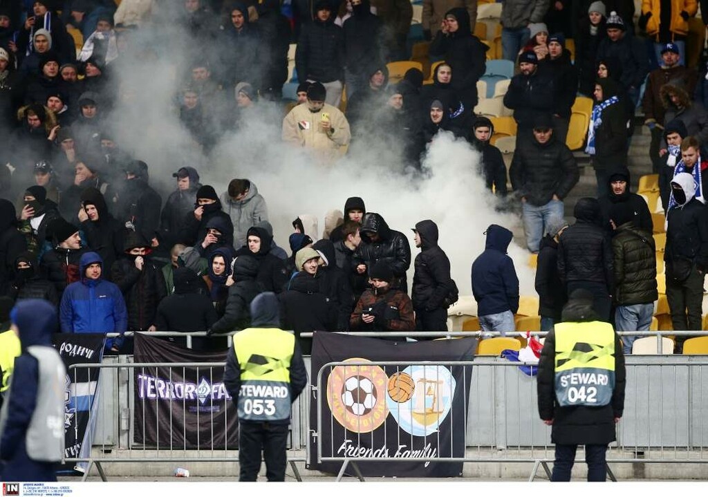 Ντιναμό Κιέβου-Ολυμπιακός: Πέταξαν φωτοβολίδα στην «ερυθρόλευκη» εξέδρα (photos)