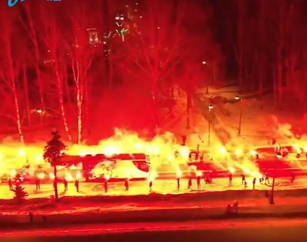 Απίστευτοι οπαδοί: Με... -8 βαθμούς «έκαψαν» την πόλη για να περάσει το πούλμαν! (video+photos)