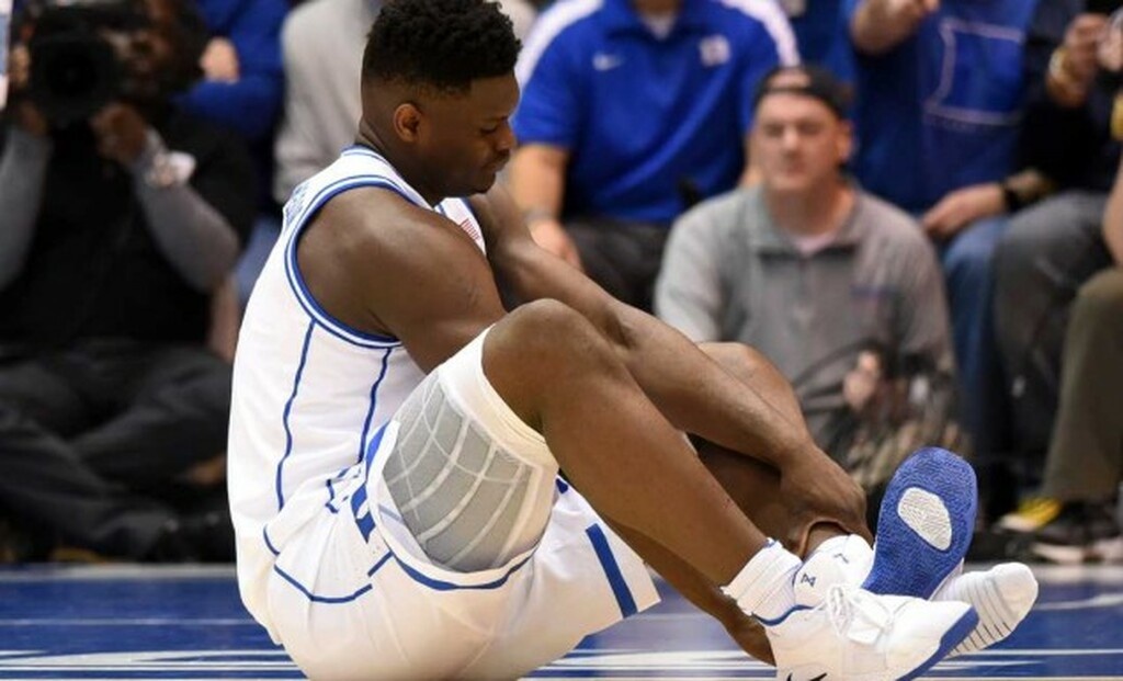 Τραυματίστηκε ο Γουίλιαμσον, σοκ στο NCAA! (video+photos)