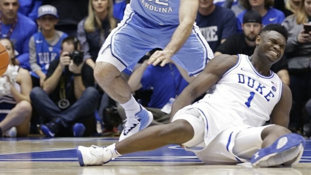 Τραυματίστηκε ο Γουίλιαμσον, σοκ στο NCAA! (video+photos)