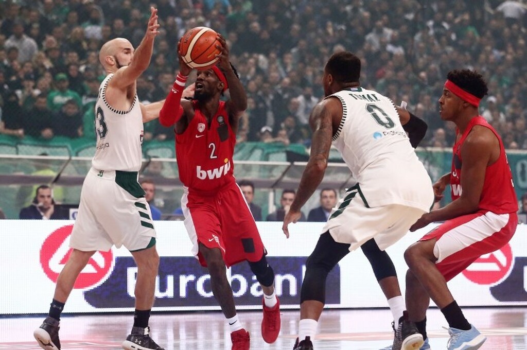 Ολυμπιακός: Ψάχνει για πεντικιούρ ο Ουέμπερ (photo)