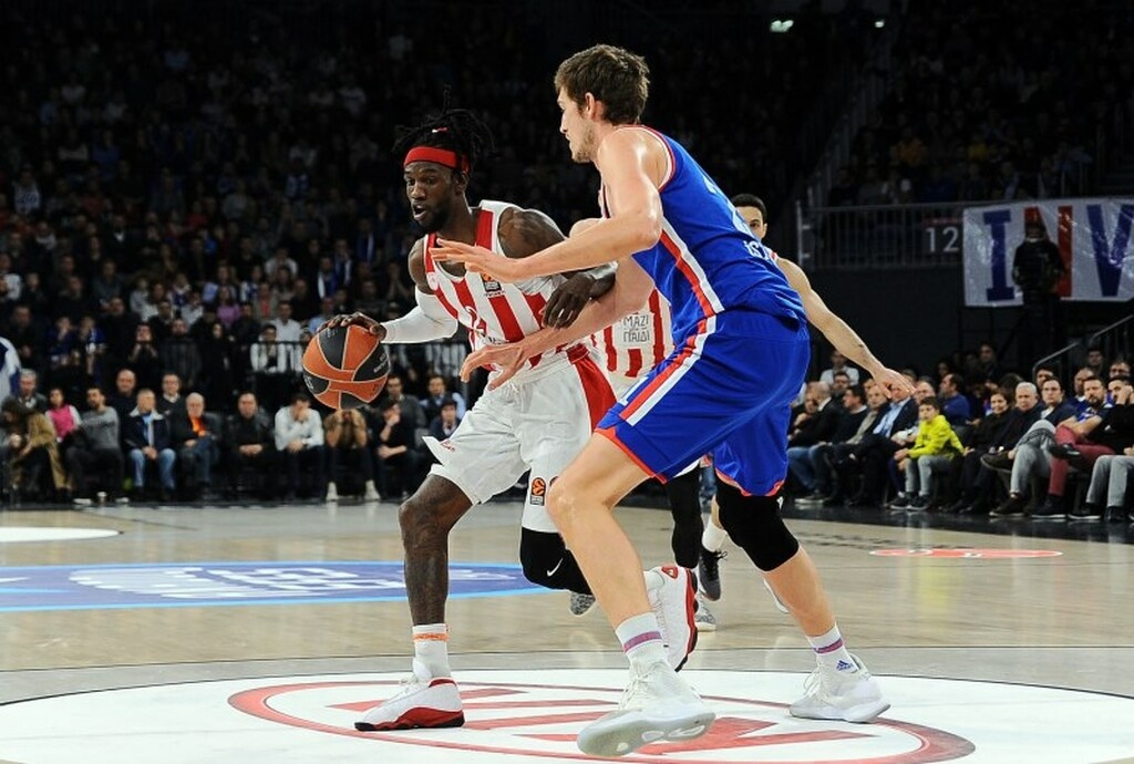 Ολυμπιακός: Ψάχνει για πεντικιούρ ο Ουέμπερ (photo)