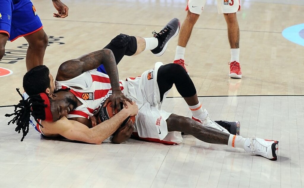 Ολυμπιακός: Ψάχνει για πεντικιούρ ο Ουέμπερ (photo)