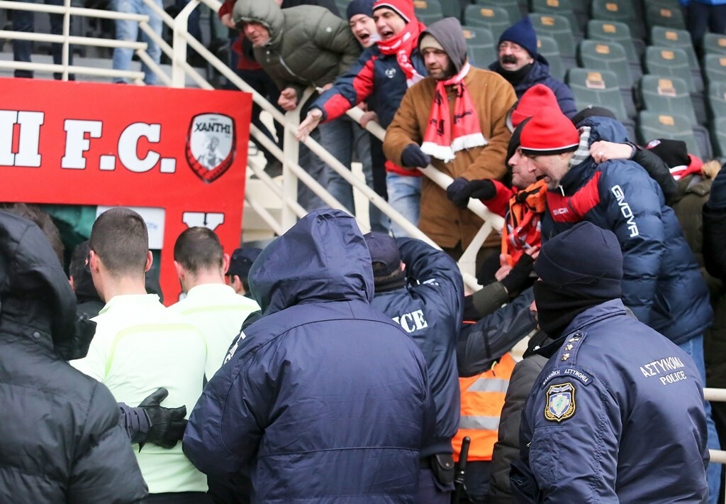 Xanthifans: «Ντροπή!» (photos)