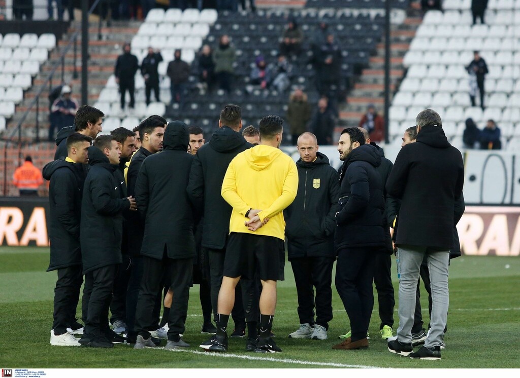 ΠΑΟΚ-Άρης: Ο Καρυπίδης «ντόπαρε» τους παίκτες μέσα στην Τούμπα!  (photos)