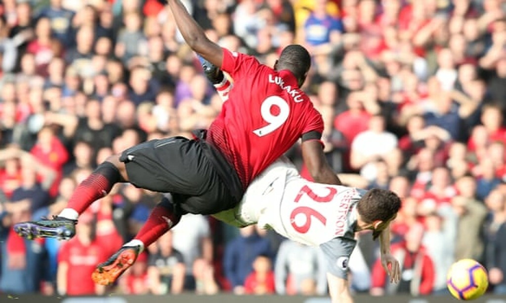 Αδιανόητα πράγματα στο Γιουνάιτεντ-Λίβερπουλ: Τέσσερις αναγκαστικές αλλαγές στο ημίχρονο! (photos)