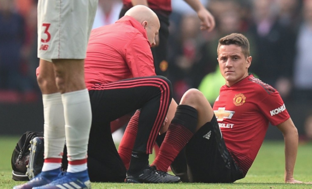 Αδιανόητα πράγματα στο Γιουνάιτεντ-Λίβερπουλ: Τέσσερις αναγκαστικές αλλαγές στο ημίχρονο! (photos)