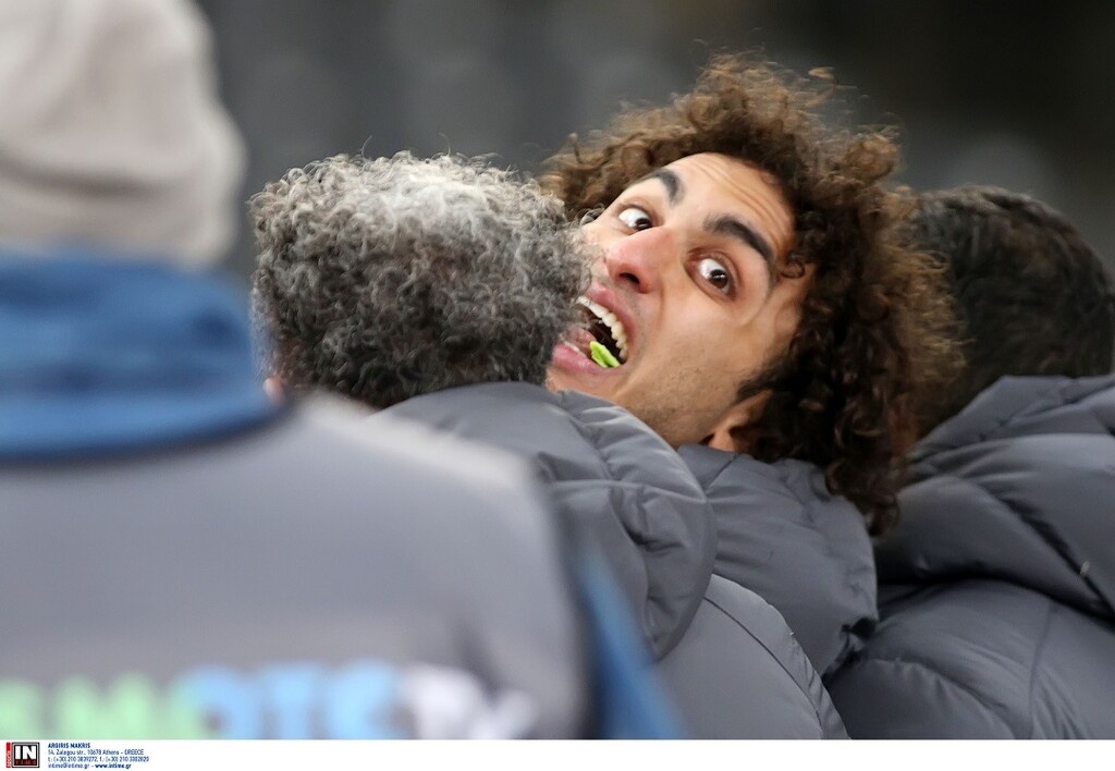 ΑΕΚ-Ατρόμητος: «Γιούχα» σε κάθε επαφή σε Ουάρντα, απάντησε με χειρονομίες... κούπας! (videos&photos)