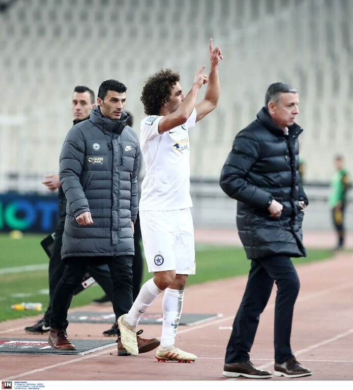 ΑΕΚ-Ατρόμητος: «Γιούχα» σε κάθε επαφή σε Ουάρντα, απάντησε με χειρονομίες... κούπας! (videos&photos)