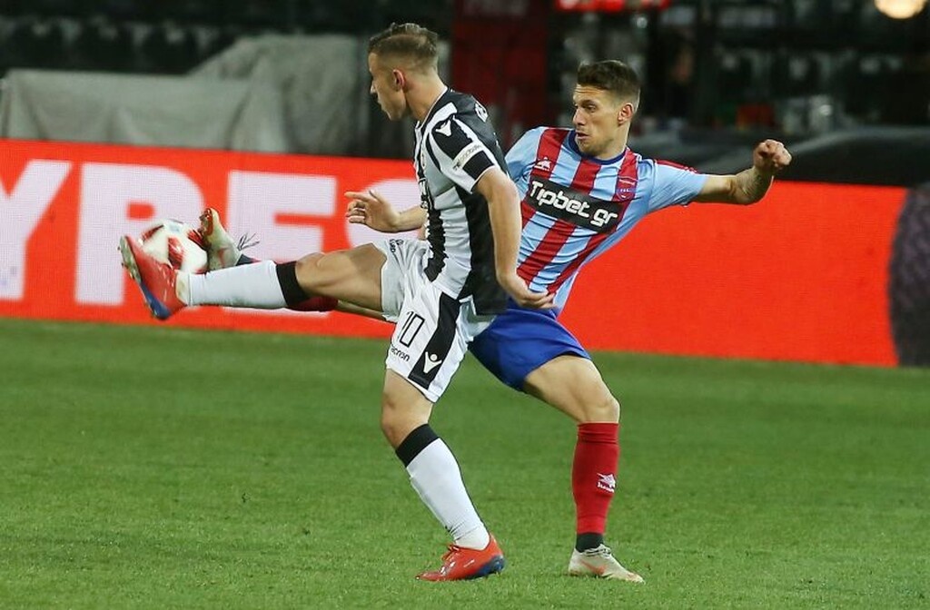 Στο 10', τραυματίστηκε ο διεθνής μέσος