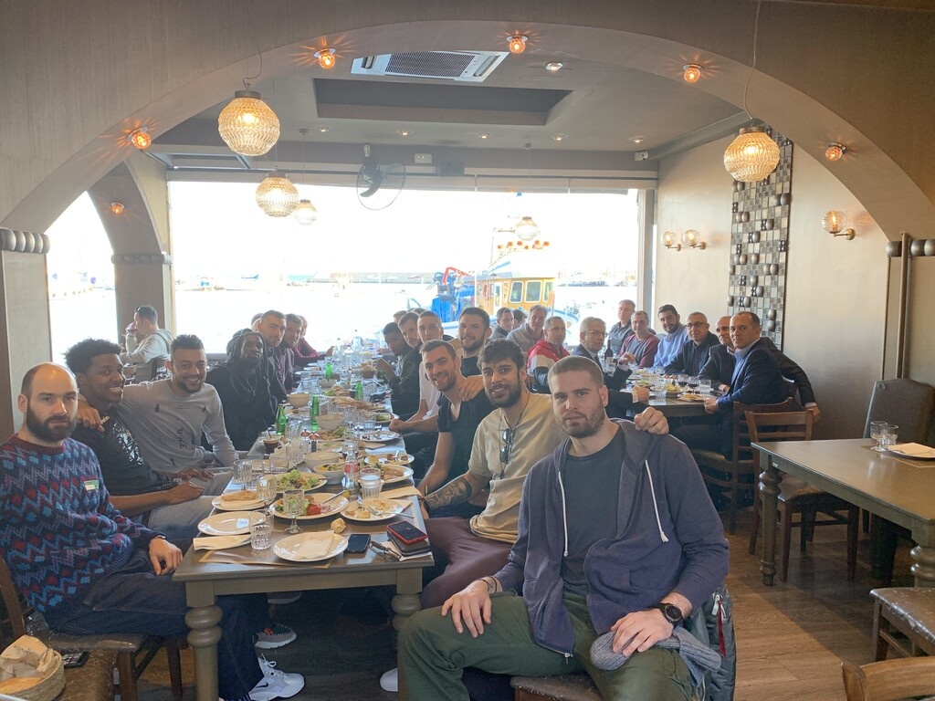 Ολυμπιακός: Tσίκνισαν με τους Αγγελόπουλους οι «ερυθρόλευκοι» (photo)