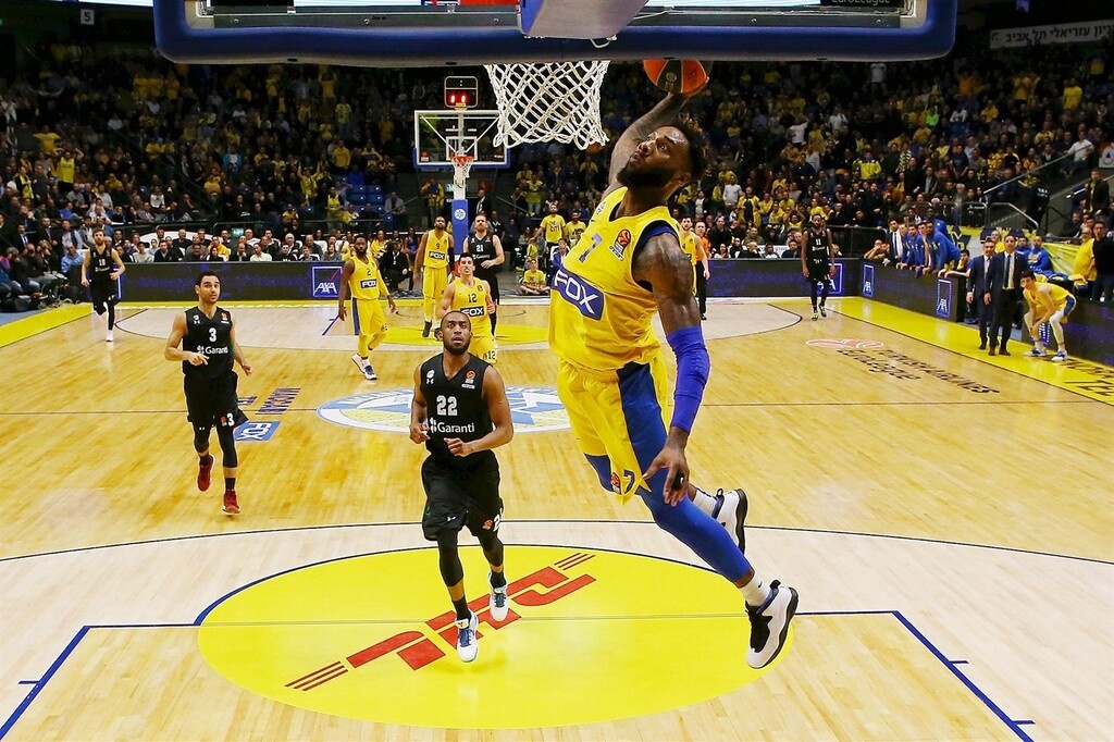 Euroleague: Το «πράσινο πάρτι», η νίκη της Φενέρ στον «εμφύλιο» και η «ζωντανή» Μπασκόνια (videos)