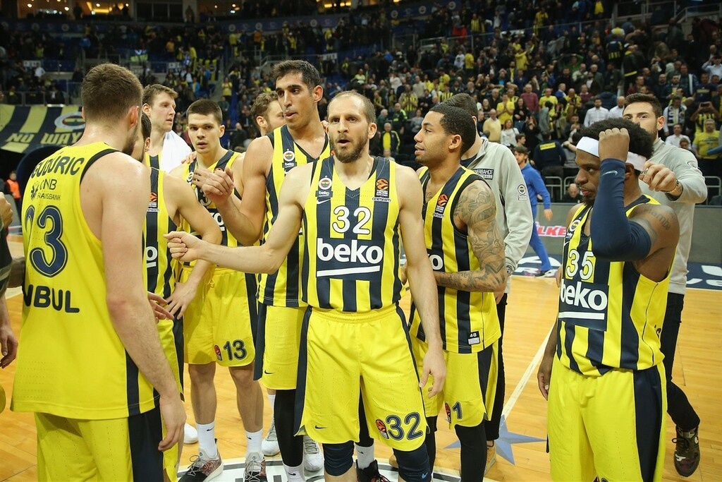 Euroleague: Το «πράσινο πάρτι», η νίκη της Φενέρ στον «εμφύλιο» και η «ζωντανή» Μπασκόνια (videos)