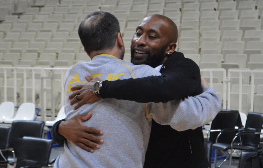 Ο Τζέι Αρ Χόλντεν στην προπόνηση της ΑΕΚ (photos)