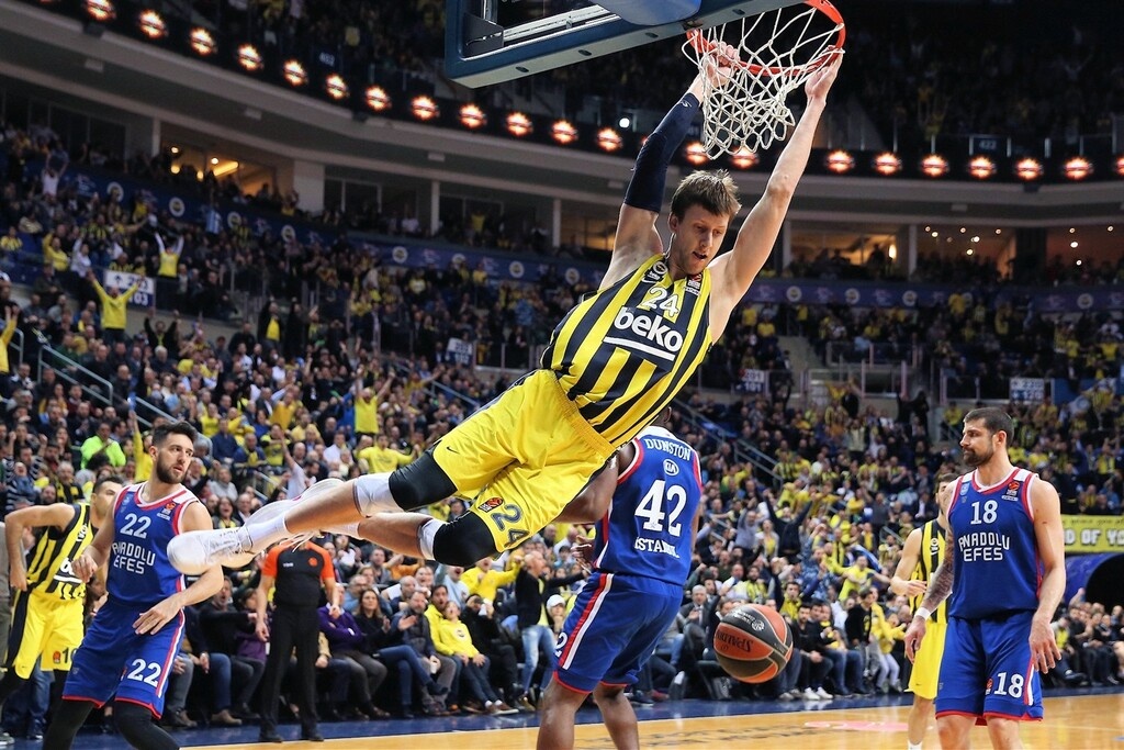 Euroleague: Το «πράσινο πάρτι», η νίκη της Φενέρ στον «εμφύλιο» και η «ζωντανή» Μπασκόνια (videos)