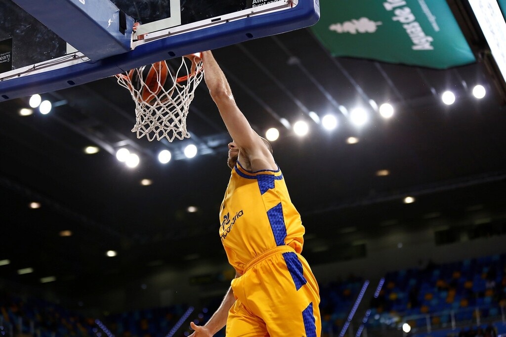 Euroleague: Το «πράσινο πάρτι», η νίκη της Φενέρ στον «εμφύλιο» και η «ζωντανή» Μπασκόνια (videos)