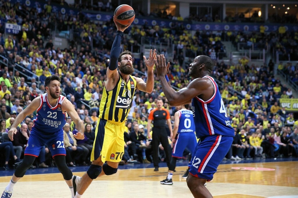 Euroleague: Το «πράσινο πάρτι», η νίκη της Φενέρ στον «εμφύλιο» και η «ζωντανή» Μπασκόνια (videos)
