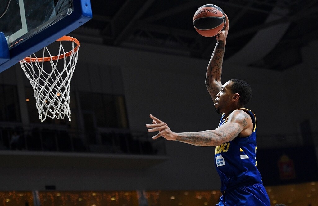 Euroleague: Το «πράσινο πάρτι», η νίκη της Φενέρ στον «εμφύλιο» και η «ζωντανή» Μπασκόνια (videos)