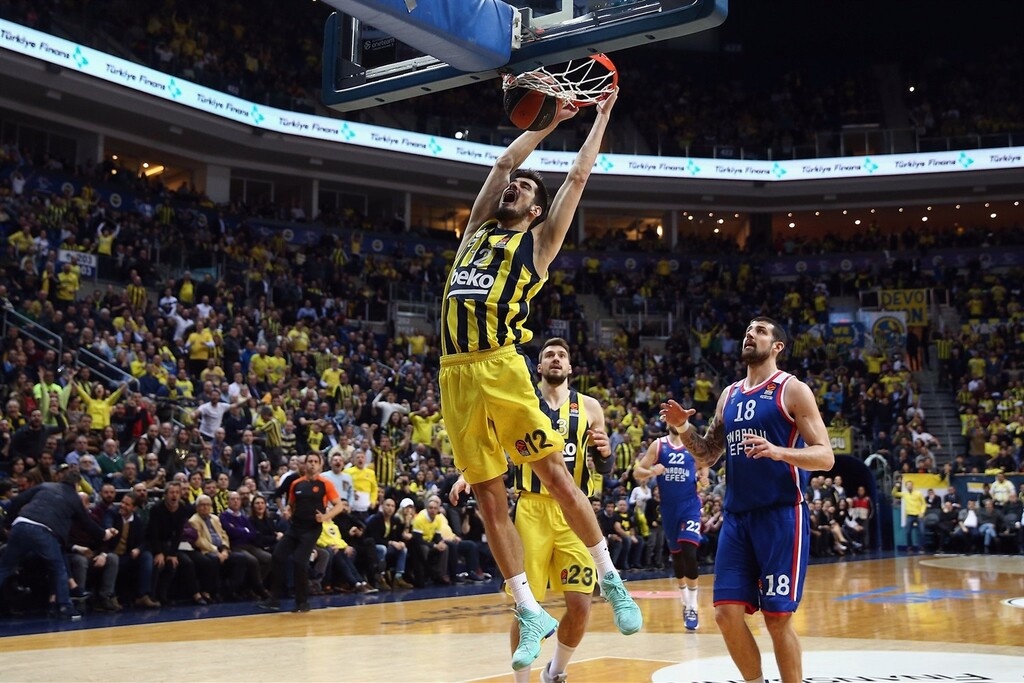 Euroleague: Το «πράσινο πάρτι», η νίκη της Φενέρ στον «εμφύλιο» και η «ζωντανή» Μπασκόνια (videos)