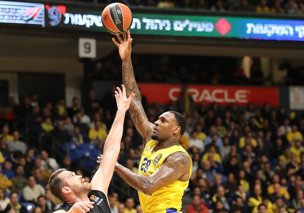 Euroleague: Το «πράσινο πάρτι», η νίκη της Φενέρ στον «εμφύλιο» και η «ζωντανή» Μπασκόνια (videos)