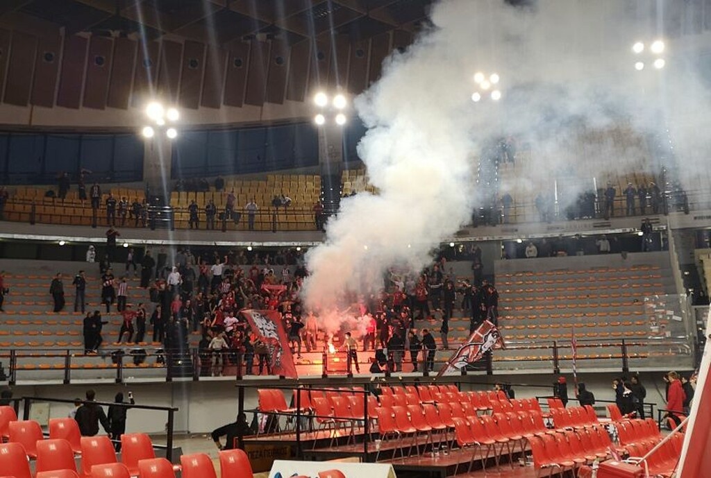 Ολυμπιακός – ΤΣΣΚΑ Μόσχας: Καπνογόνα στο ΣΕΦ (photos)