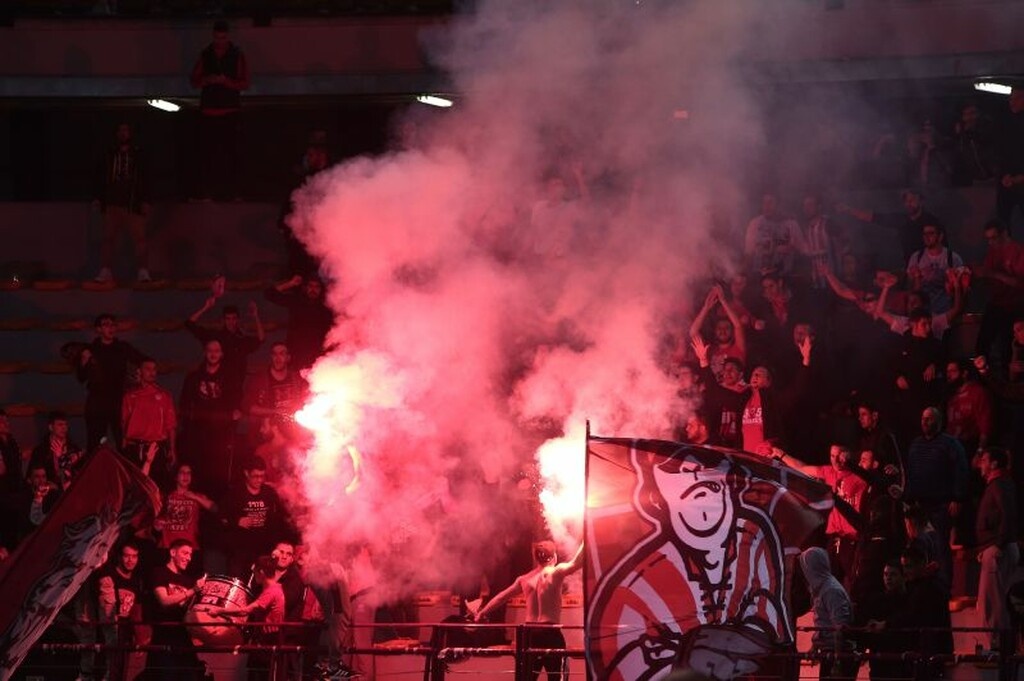 Ολυμπιακός – ΤΣΣΚΑ Μόσχας: Καπνογόνα στο ΣΕΦ (photos)