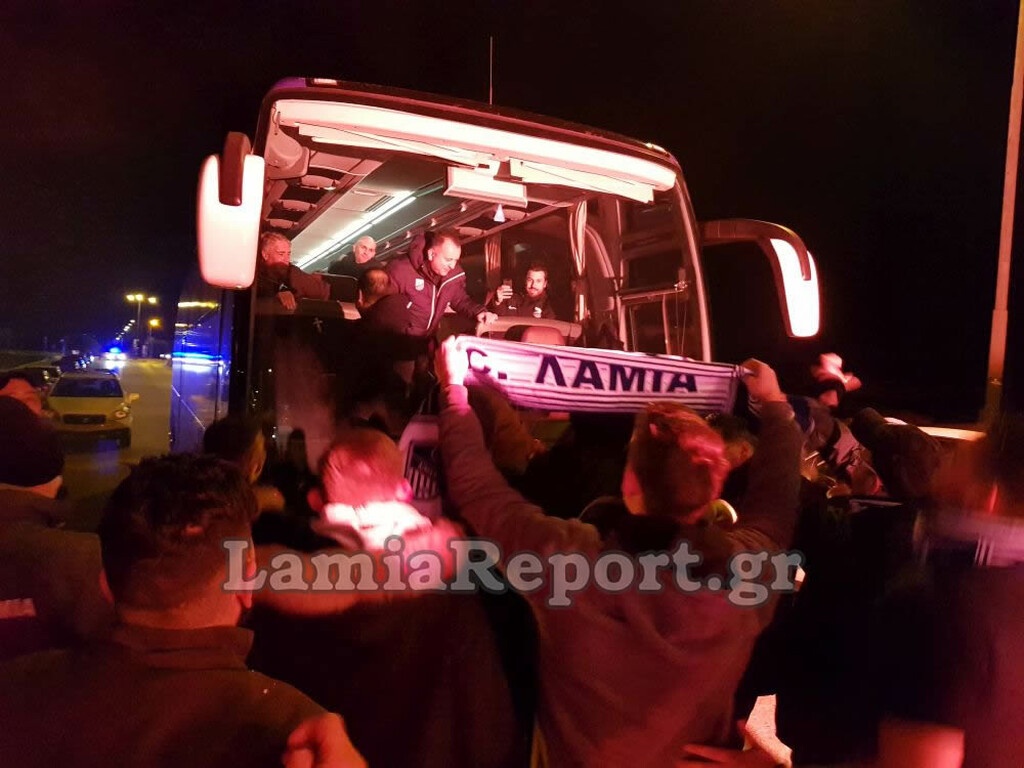 Αποθεωτική υποδοχή στη Λαμία: «Κύπελλο, Κύπελλο στο κάστρο να το δω» (photos+videos)