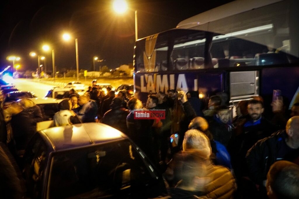 Αποθεωτική υποδοχή στη Λαμία: «Κύπελλο, Κύπελλο στο κάστρο να το δω» (photos+videos)
