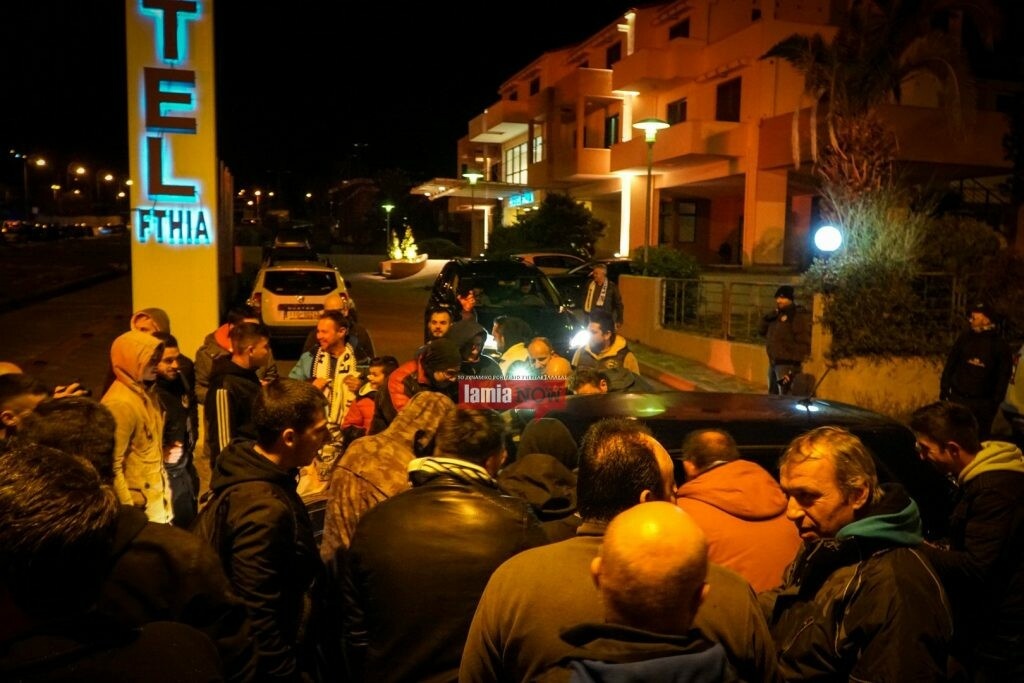 Αποθεωτική υποδοχή στη Λαμία: «Κύπελλο, Κύπελλο στο κάστρο να το δω» (photos+videos)