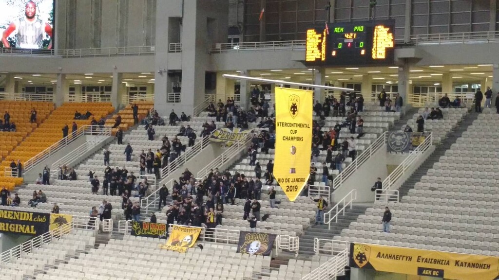 ΑΕΚ: Στην οροφή του ΟΑΚΑ το λάβαρο του Διηπειρωτικού (videos&photos)