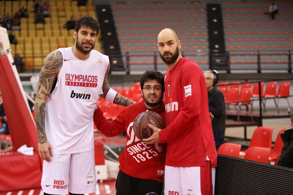 Ολυμπιακός: Μαζί με τους «ερυθρόλευκους» στην παρουσίαση ο Γιάννης Αλαμπασύνης (photos)
