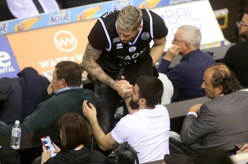 ΠΑΟΚ-ΑΕΚ: Κοντά στην ομάδα μπάσκετ ο Γ. Σαββίδης (photos)