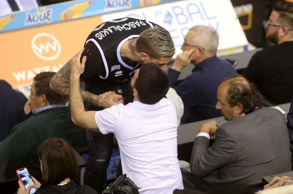 ΠΑΟΚ-ΑΕΚ: Κοντά στην ομάδα μπάσκετ ο Γ. Σαββίδης (photos)