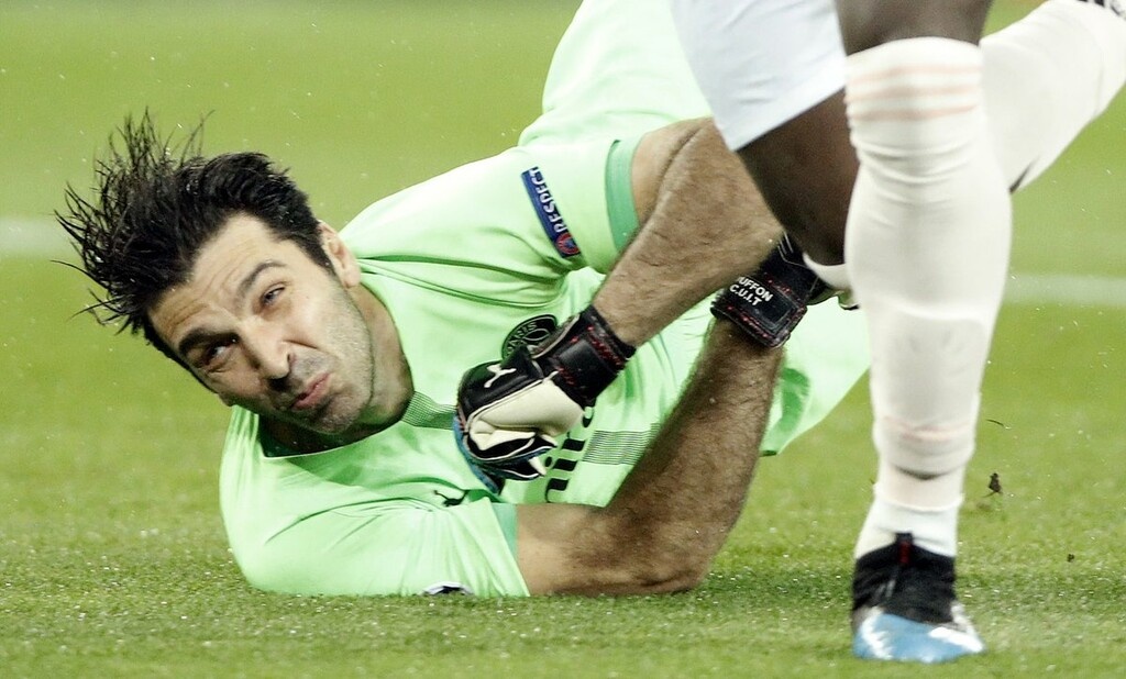 Champions League: Μυθική γκάφα του Μπουφόν, δεύτερο γκολ ο Λουκάκου! (video+photos)