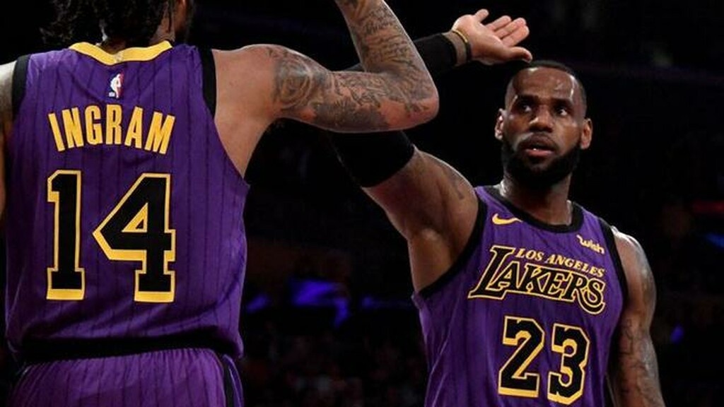 NBA: Λεμπρόν Τζέιμς και… πτήσεις στο σημερινό Top-10! (video)