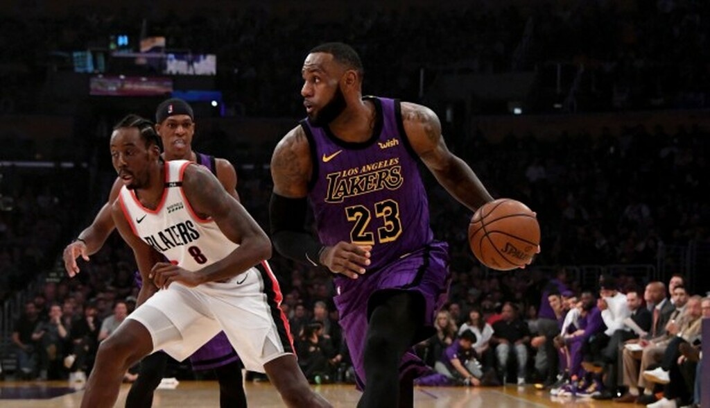 NBA: Λεμπρόν Τζέιμς και… πτήσεις στο σημερινό Top-10! (video)