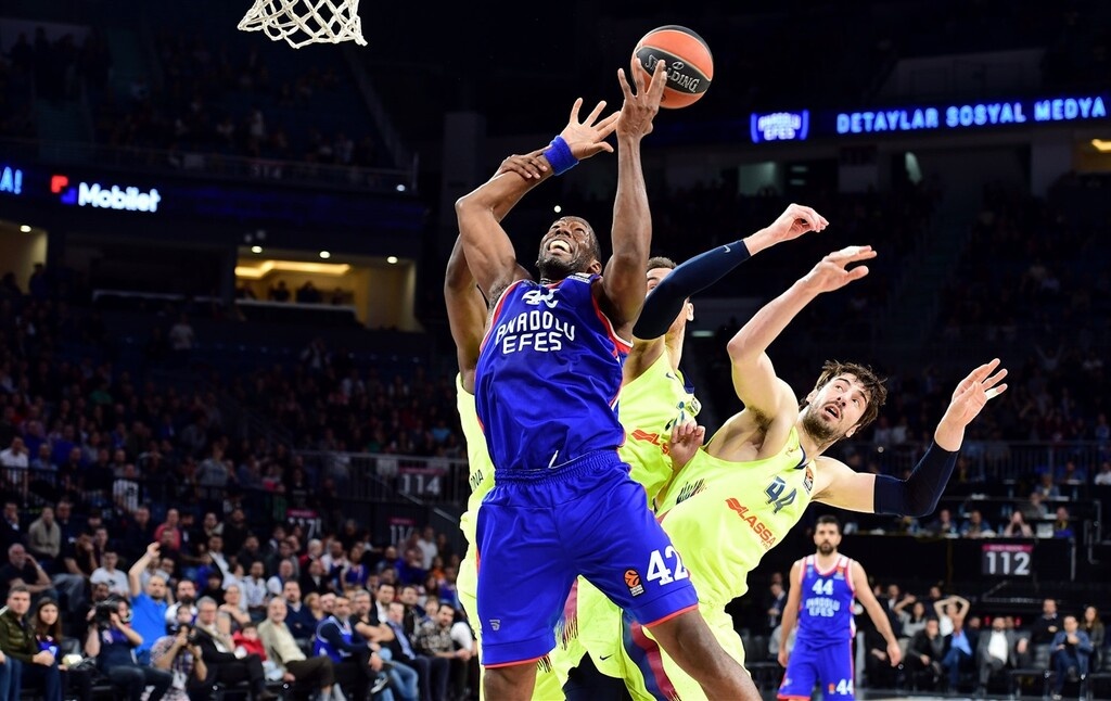Euroleague: Το one man show του MVP Λάρκιν (video+photos)